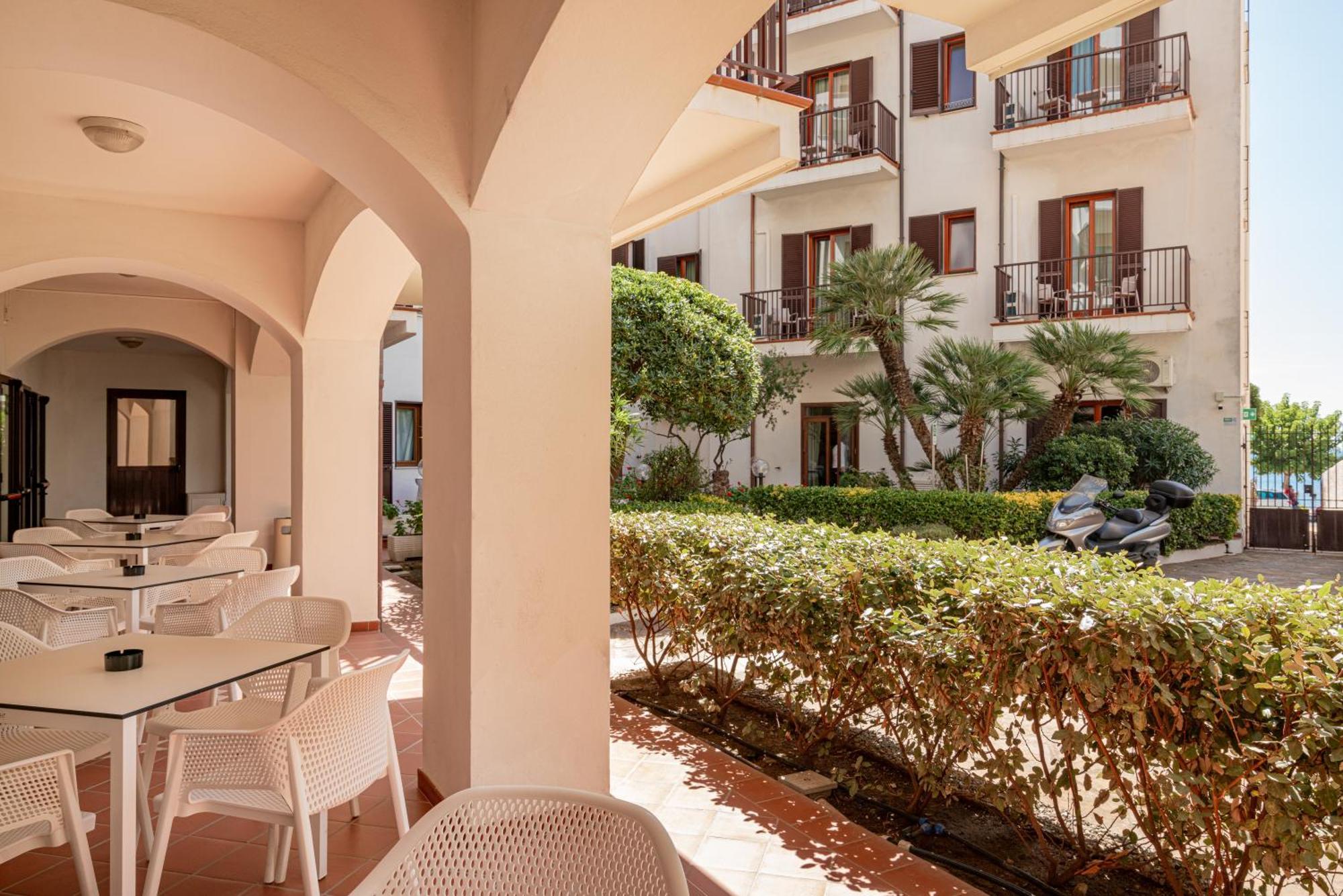 Hotel El Balear Алгеро Екстериор снимка